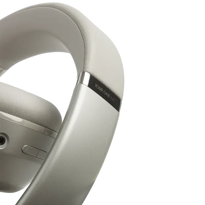 JBL Tour One M2 Champagne 11