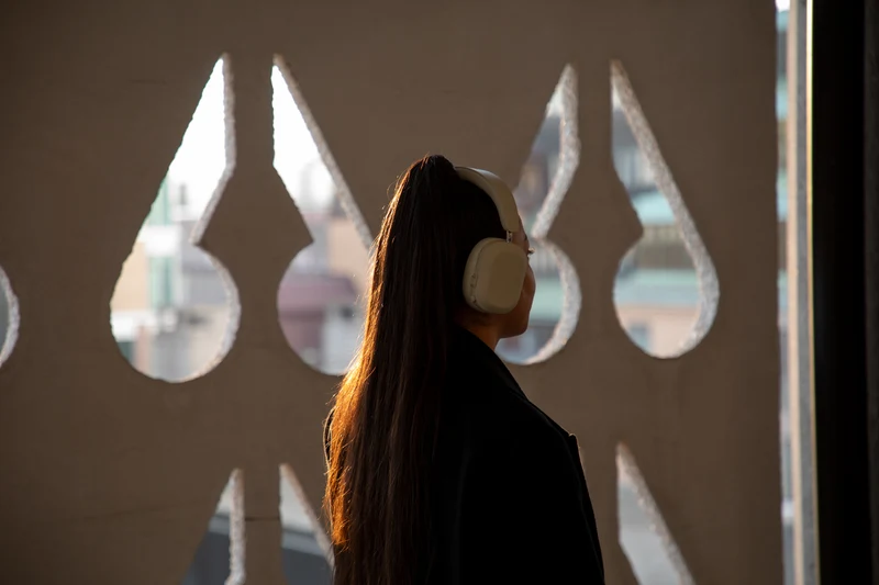 MONDO Over-Ear Greige 3