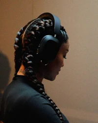 MONDO Over-Ear Black 12