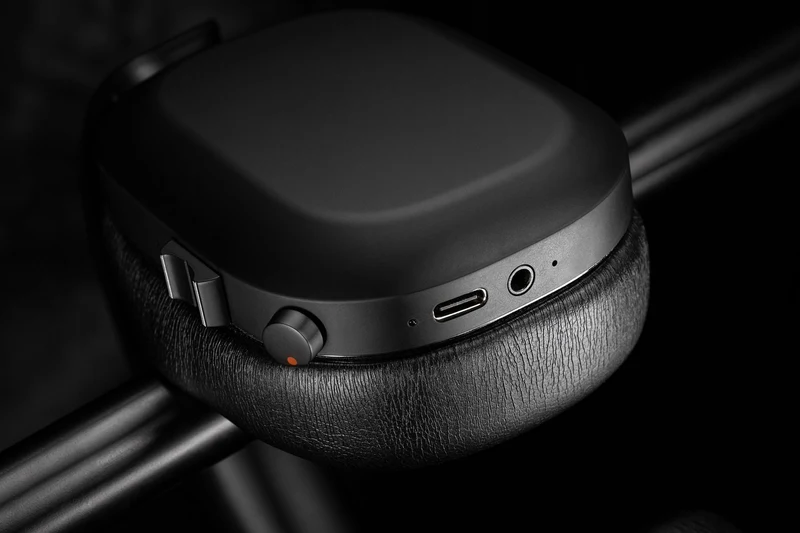 MONDO Over-Ear Black 6