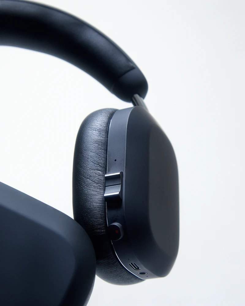 MONDO Over-Ear Black 7