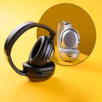JBL Tour One M2 Champagne 14